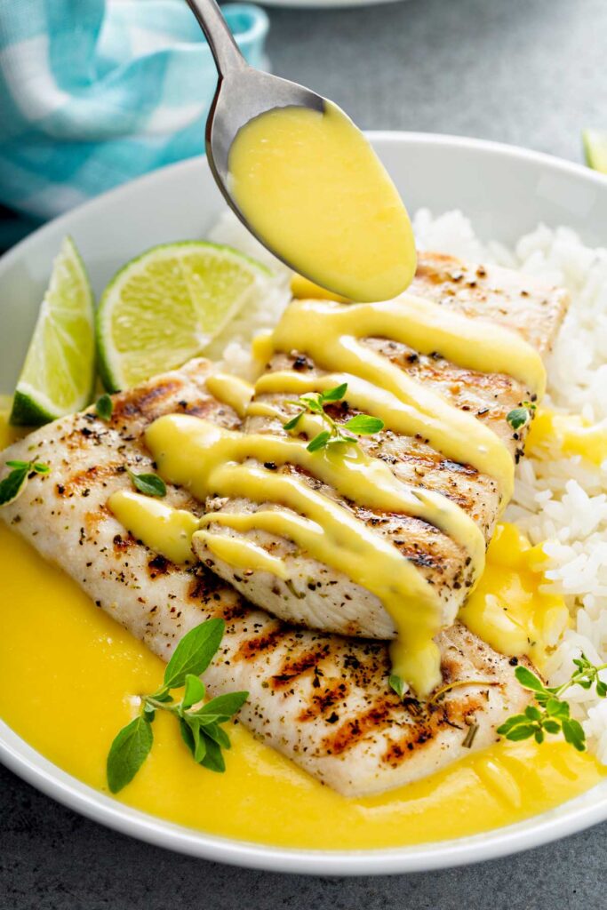 Perico con Salsa de Curry y Coco